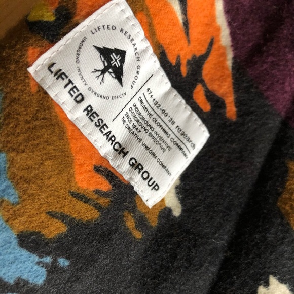 LRG | 🆕 Mountain Top Flannel - Picture 3 of 7